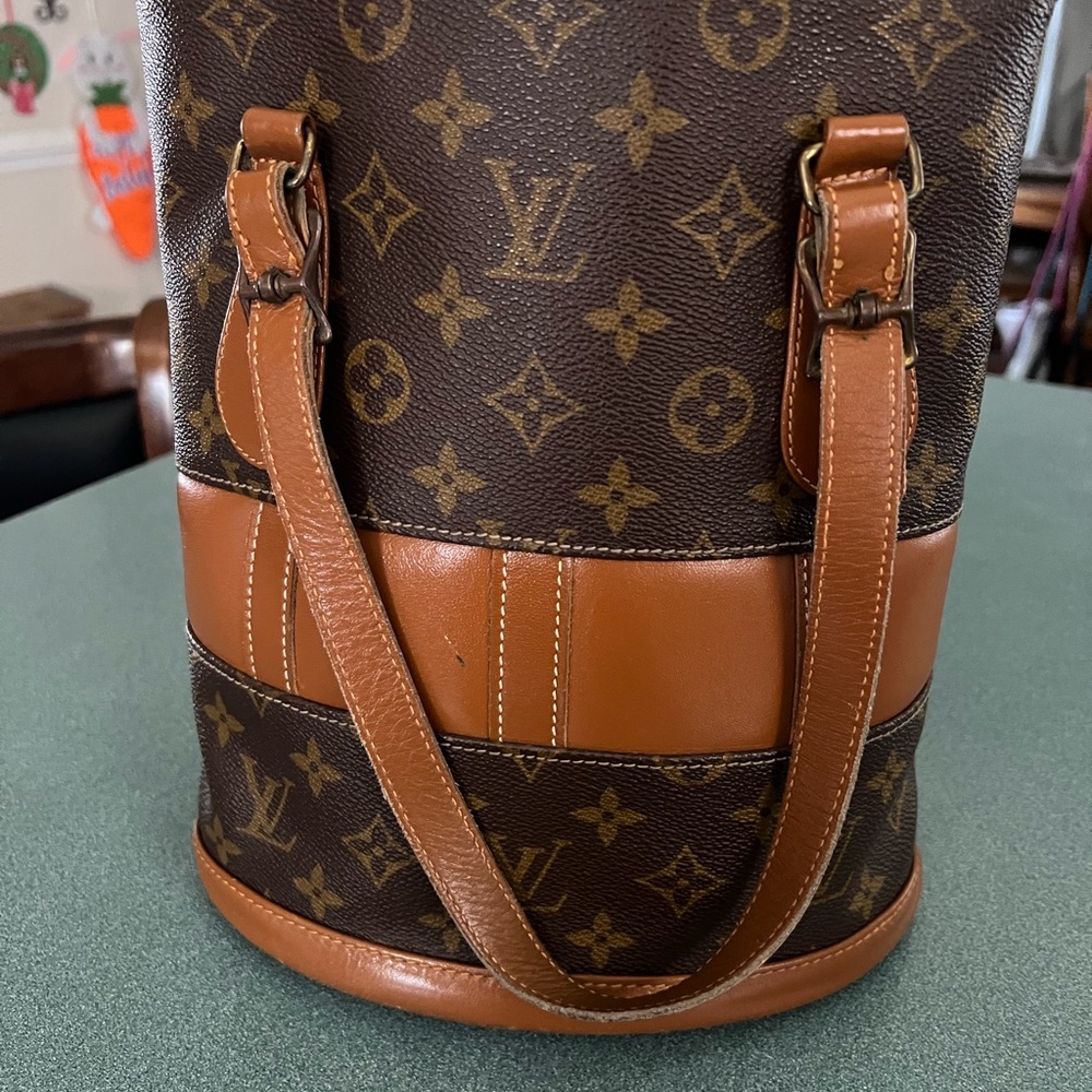 Bucket hand bag